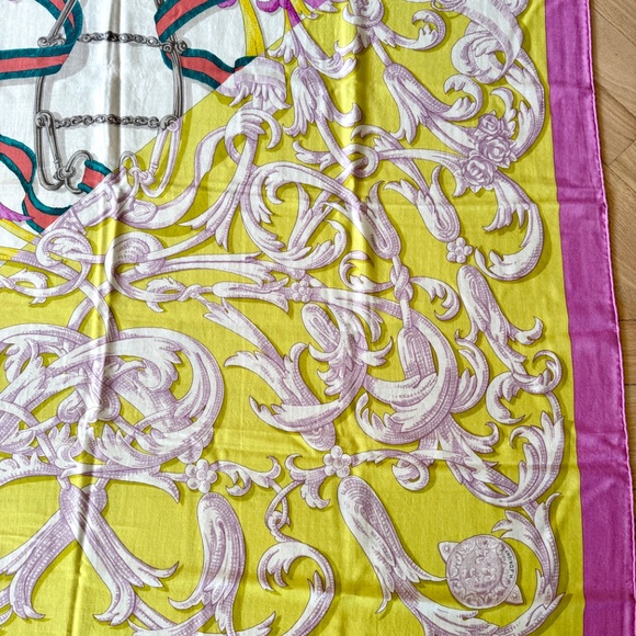 Stunning and Rare, Hermes ‘Le Mors A La Conetable’ Silk & Cashmere Shawl/Scarf - Picture 6 of 7